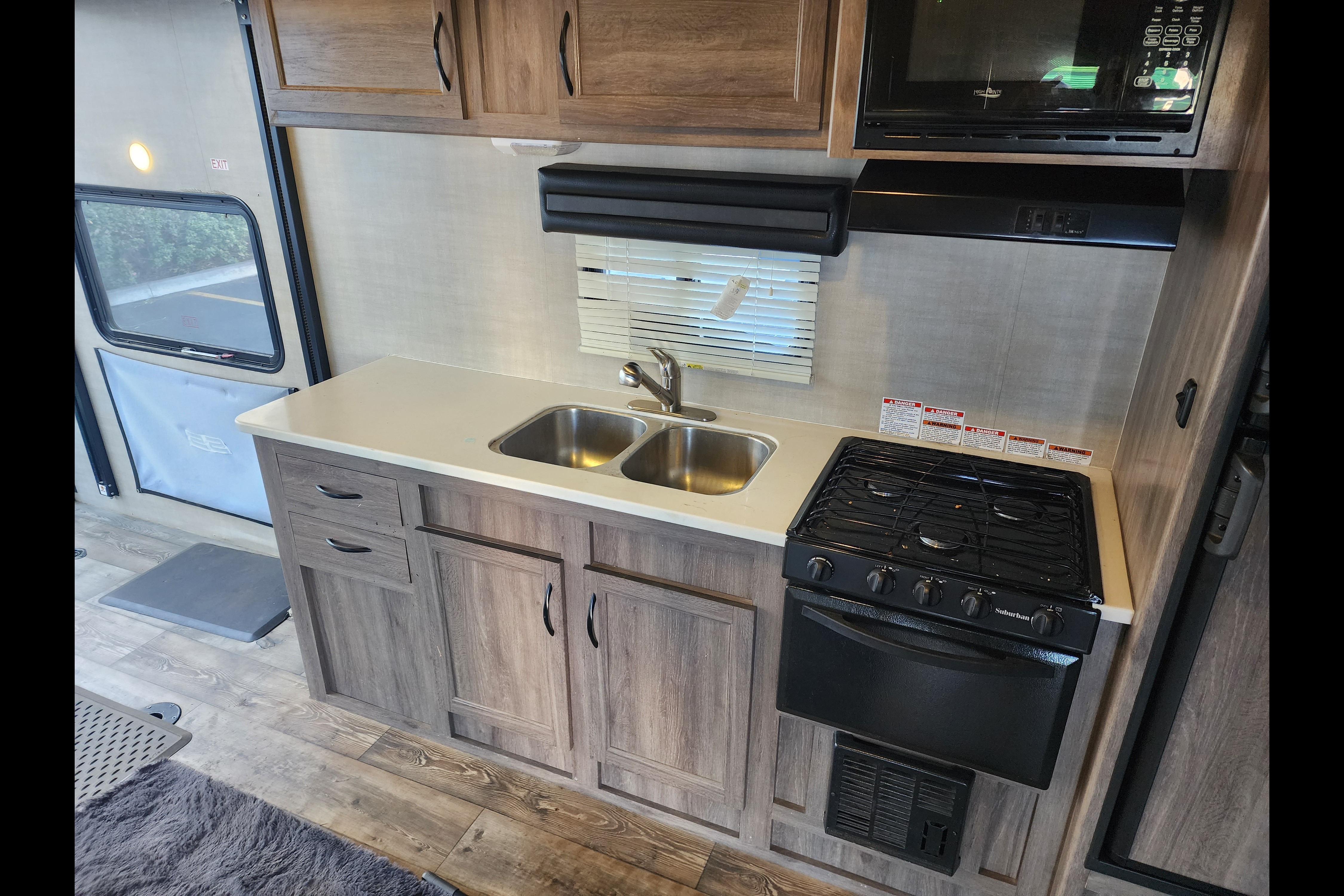 Mark's Pacific Coachworks 20EX Toy Hauler