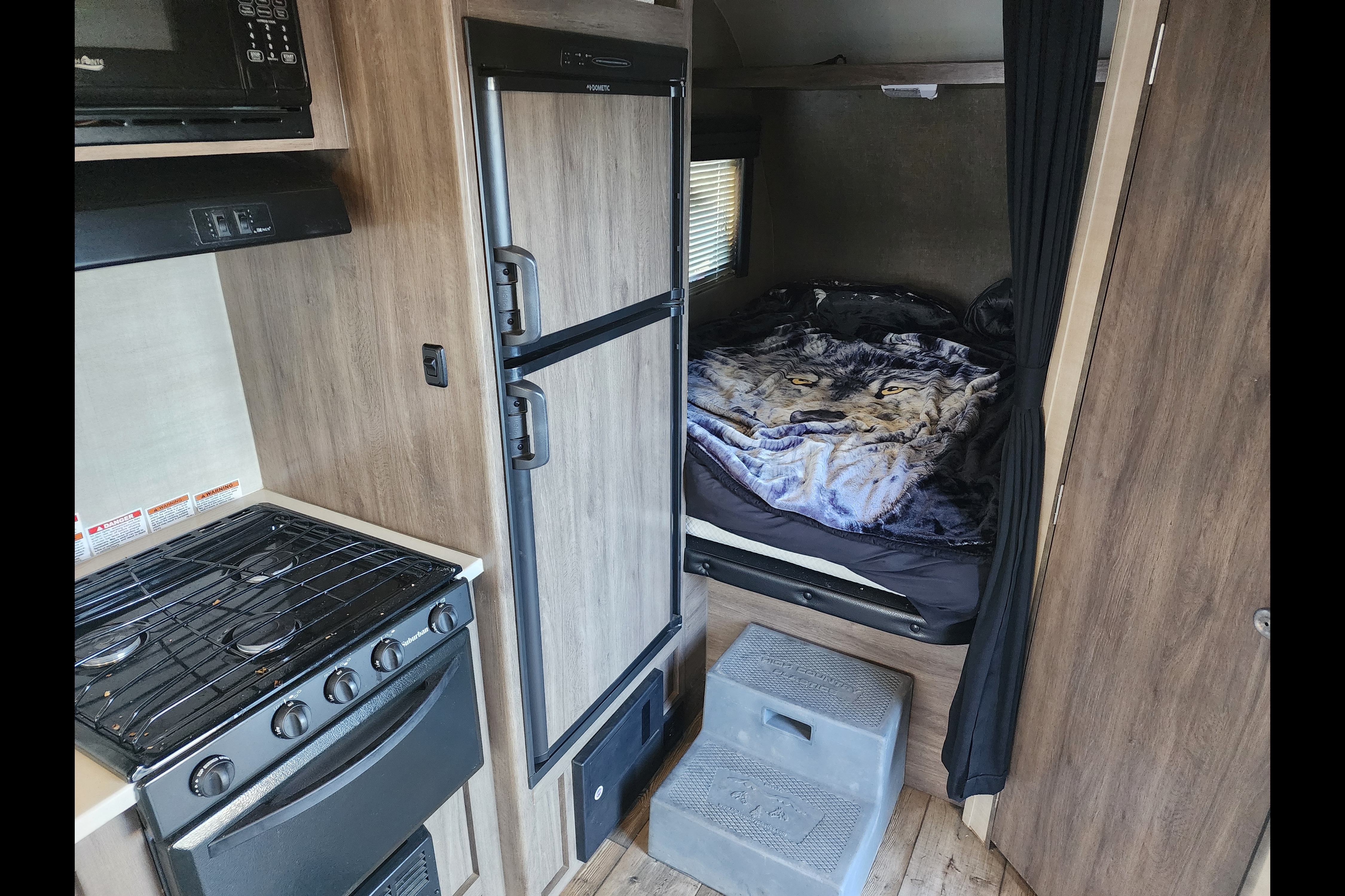Mark's Pacific Coachworks 20EX Toy Hauler