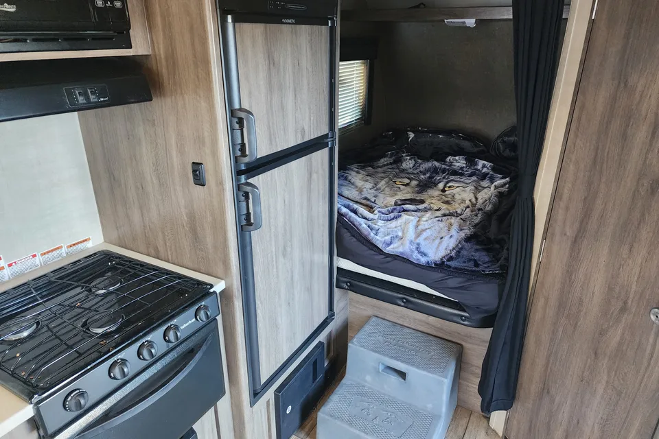 Mark's Pacific Coachworks 20EX Toy Hauler