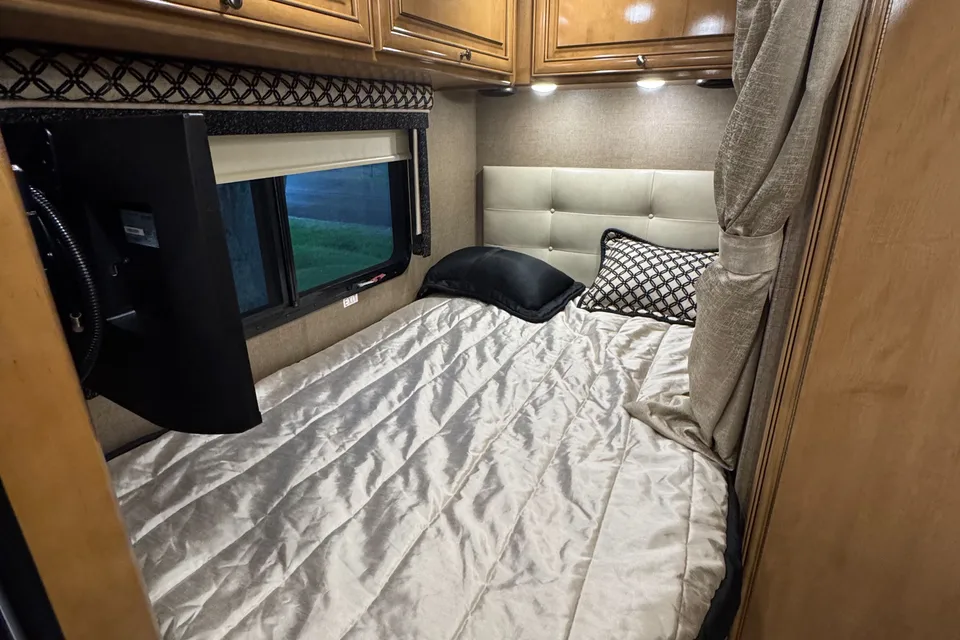Arthur 's Thor Motor Coach Siesta Class C