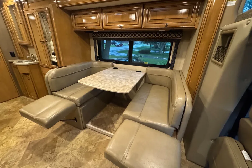 Arthur 's Thor Motor Coach Siesta Class C