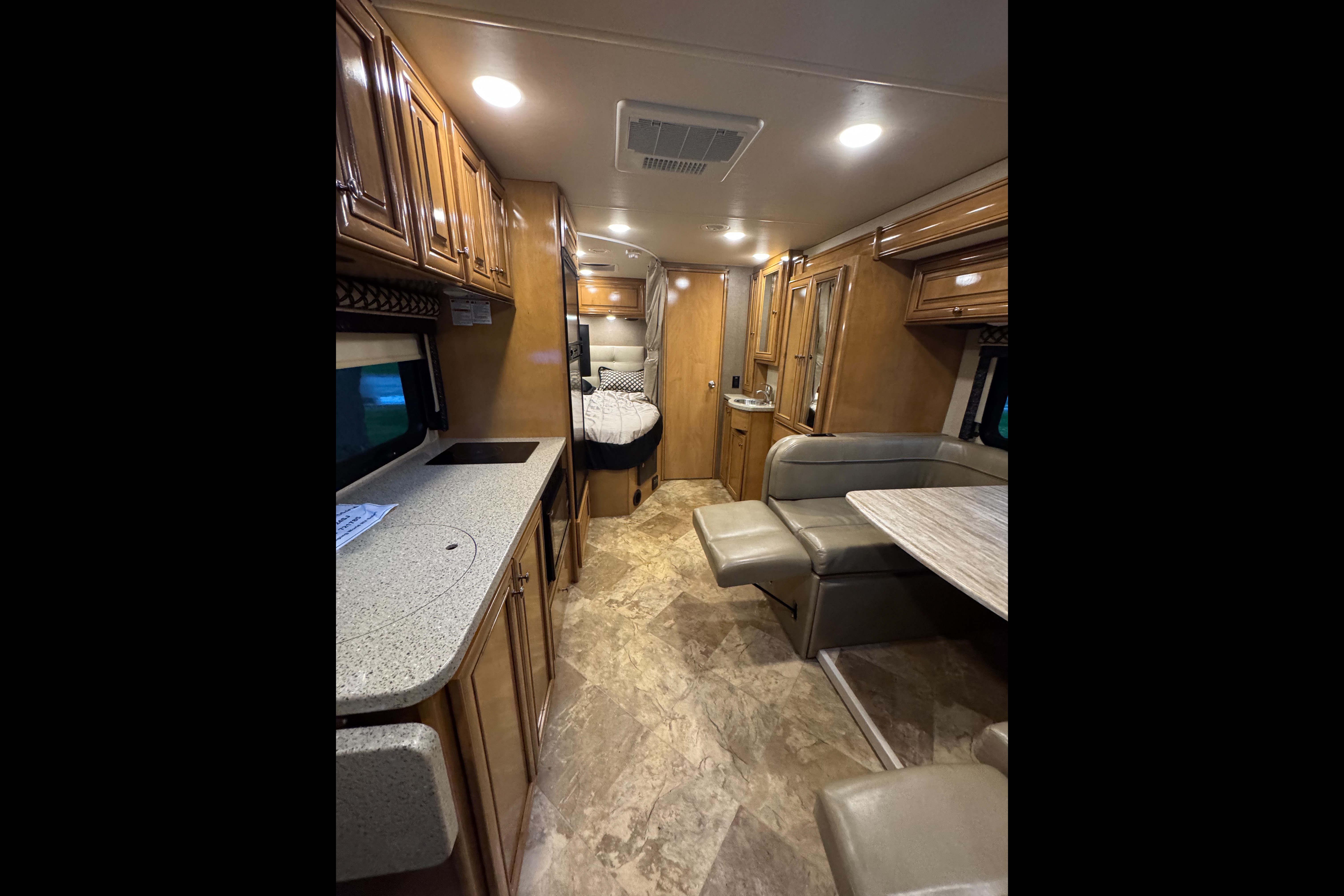 Arthur 's Thor Motor Coach Siesta Class C