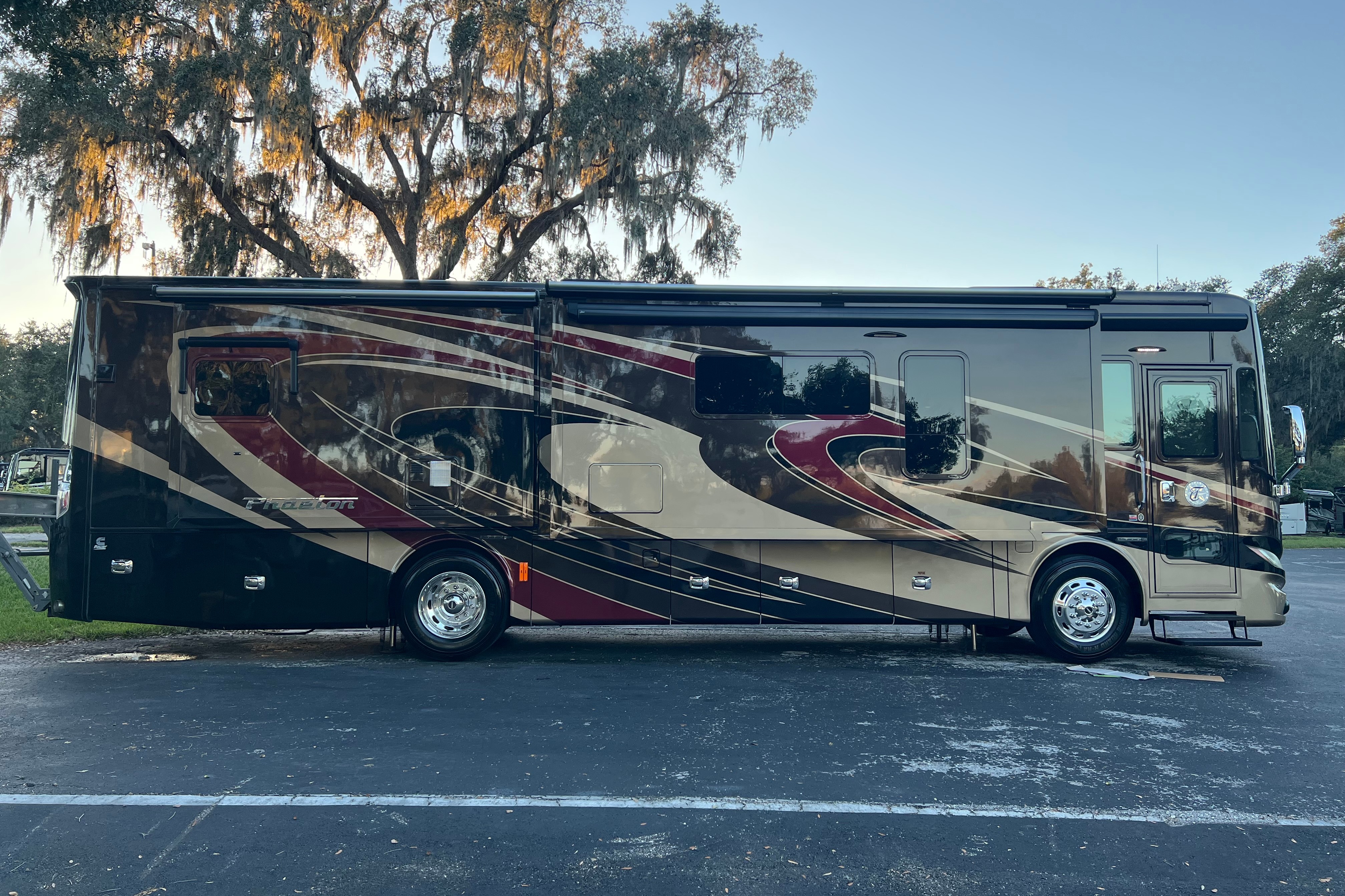 Sok's Tiffin Motorhome Phaeton 36gh Class A