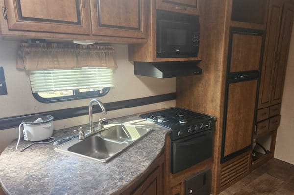 Jeremy's Zinger 25RB Travel Trailer
