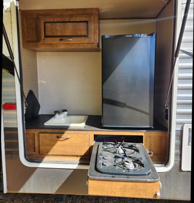 Jeremy's Zinger 25RB Travel Trailer