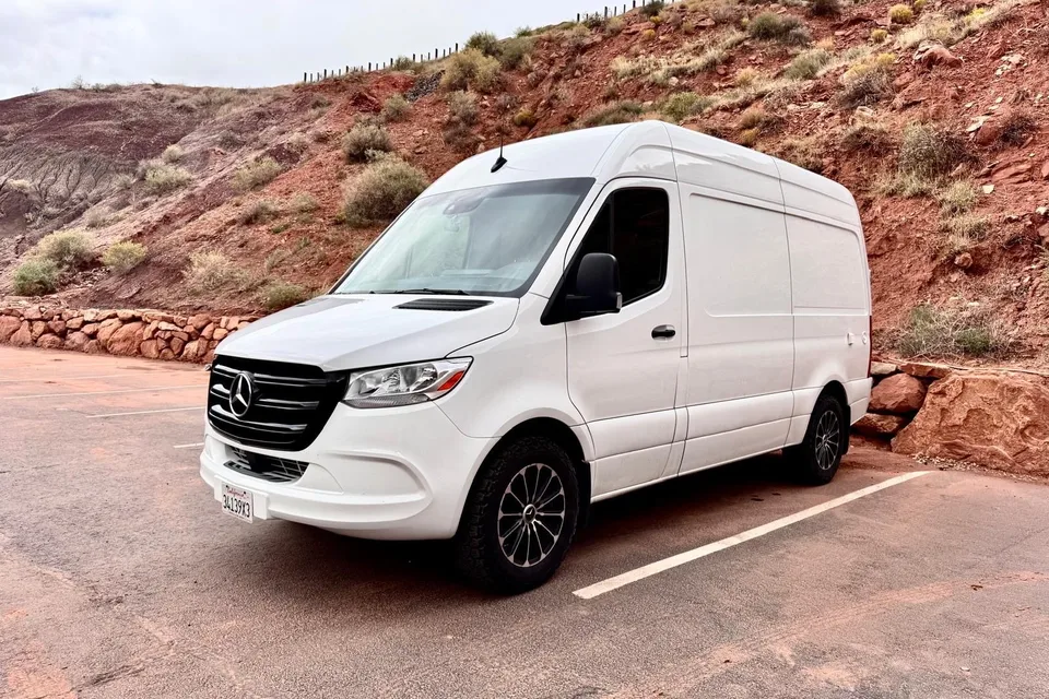 Luxury Sprinter w/ Shower, toilet, Kitchen