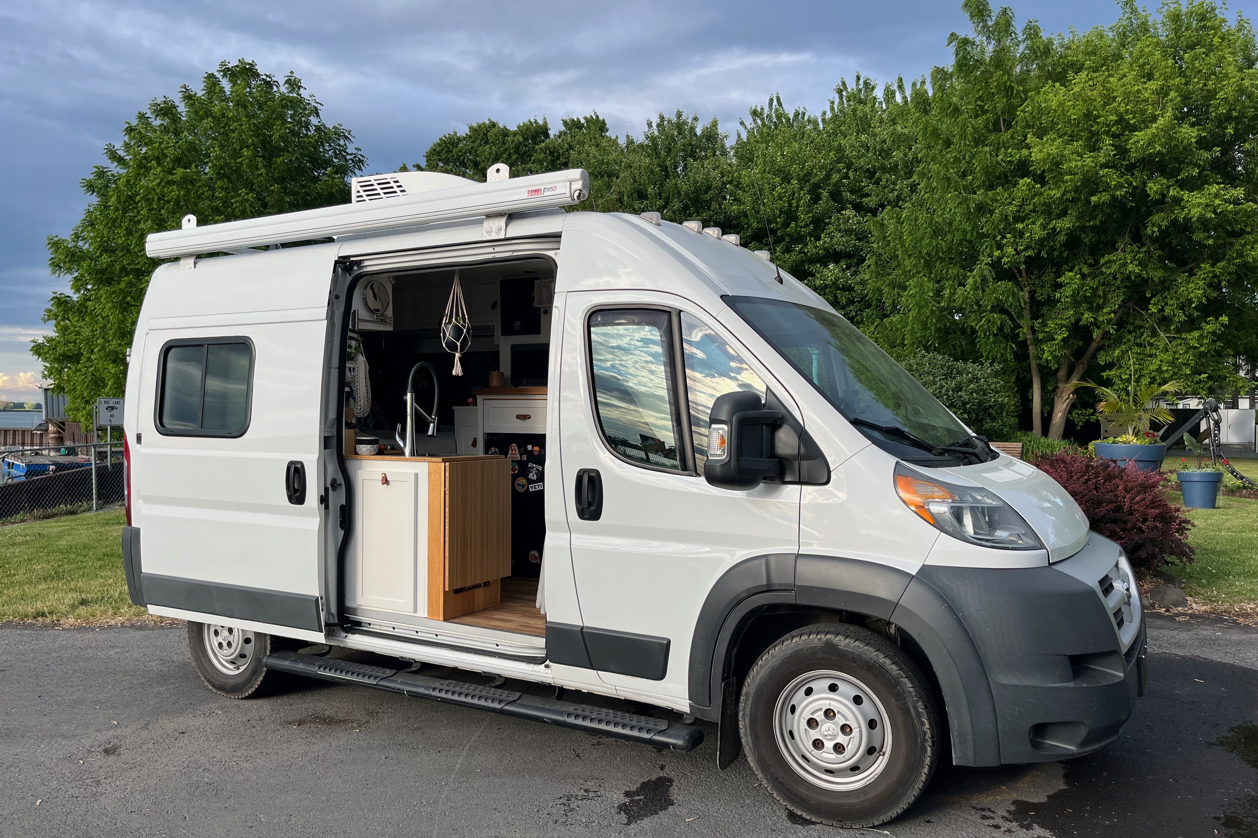 Béluga, Ram Promaster 2500