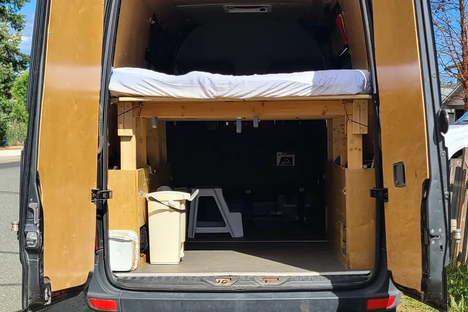 Blue Hawk 2 - Sprinter Campervan