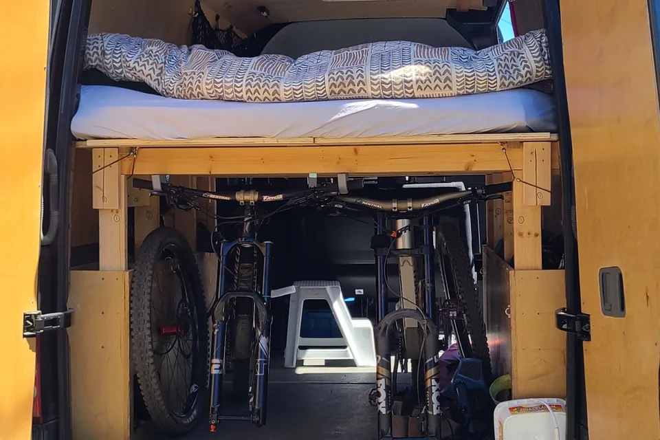 Blue Hawk 2 - Sprinter Campervan