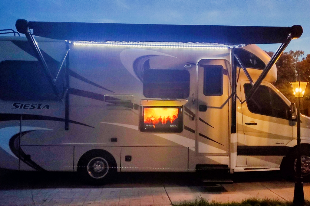 Marco & Gina's Luxury Mercedes-Benz RV Rental (Diesel) 