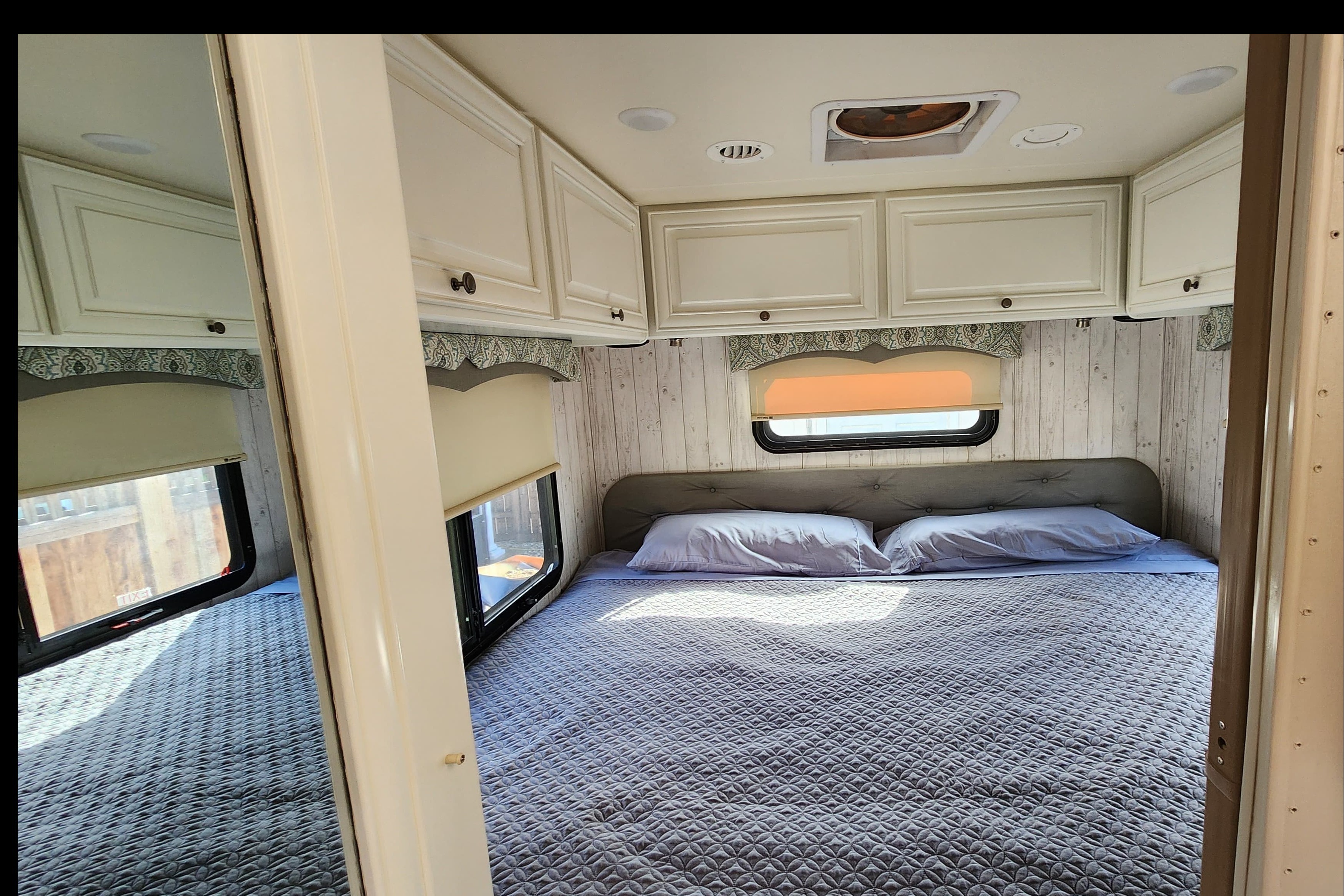 Marco & Gina's Luxury Mercedes-Benz RV Rental (Diesel) 
