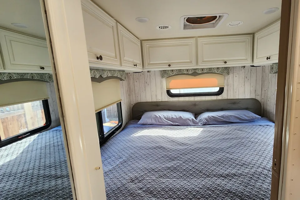 Marco & Gina's Luxury Mercedes-Benz RV Rental (Diesel) 