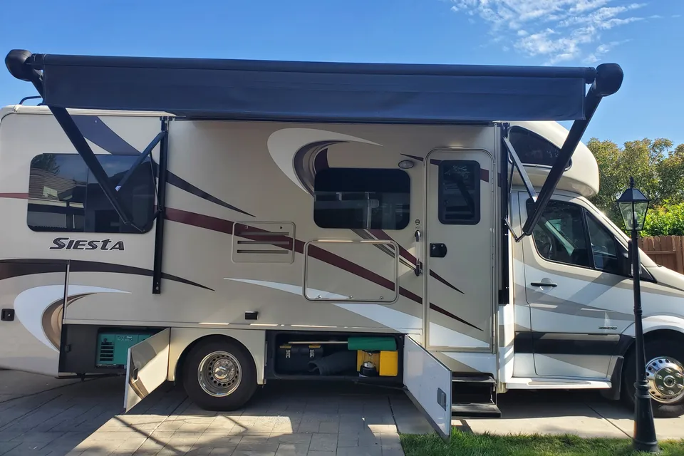 Marco & Gina's Luxury Mercedes-Benz RV Rental (Diesel) 