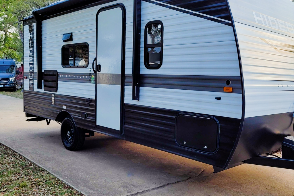 South Tejas RV Rentals-Hideout 