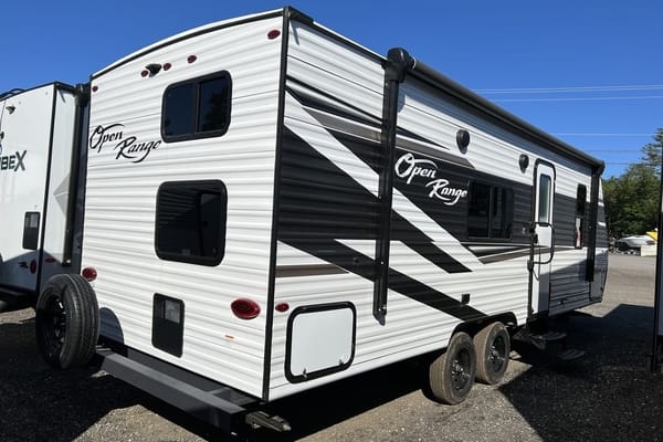 Family Friendly Midsize Travel Trailer