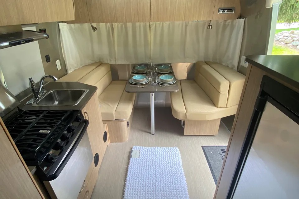 Magnolia 1 Airstream 19ft Flying Cloud **FULLY LOADED**