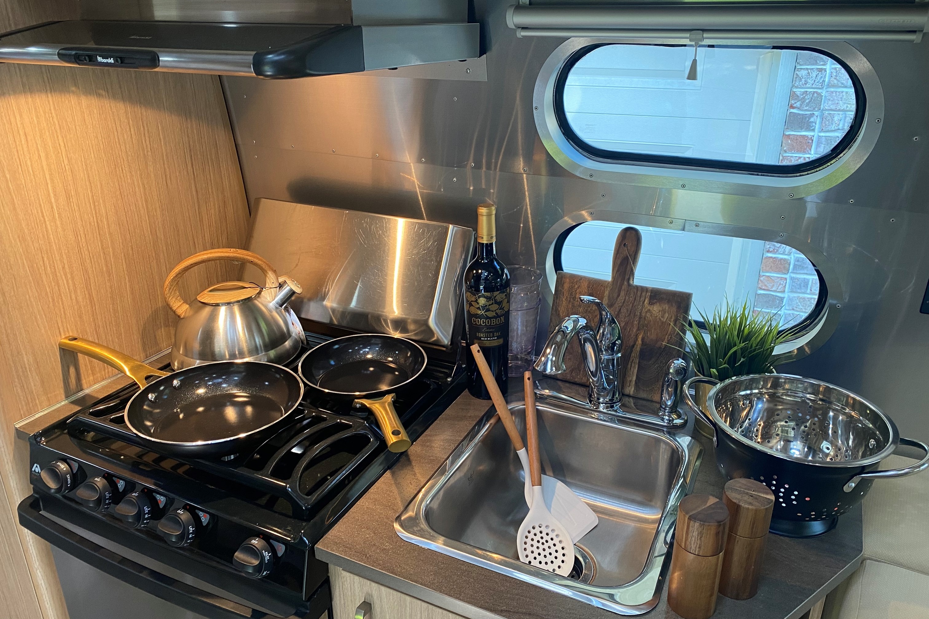 Magnolia 1 Airstream 19ft Flying Cloud **FULLY LOADED**