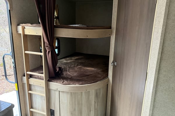 Riverview Retreat Coachmen 273BHSCK Travel Trailer