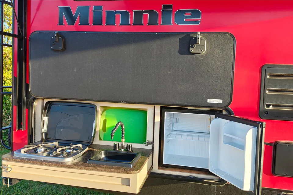Meet Clifford, tows like a 24', lives like a 30'!