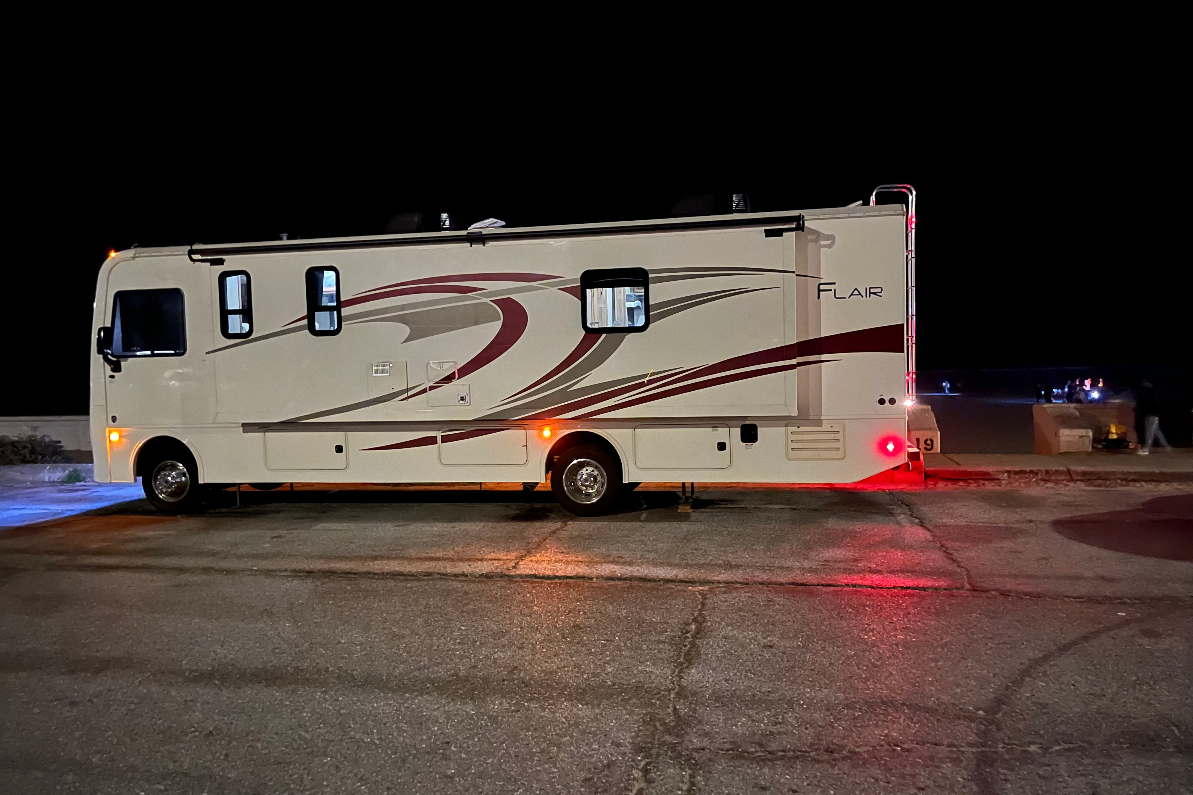 Family unit with 2 full-sized bathrooms.
