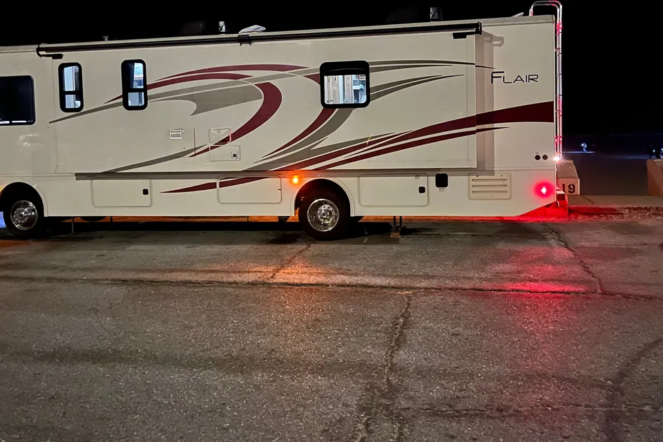 Family unit with 2 full-sized bathrooms.