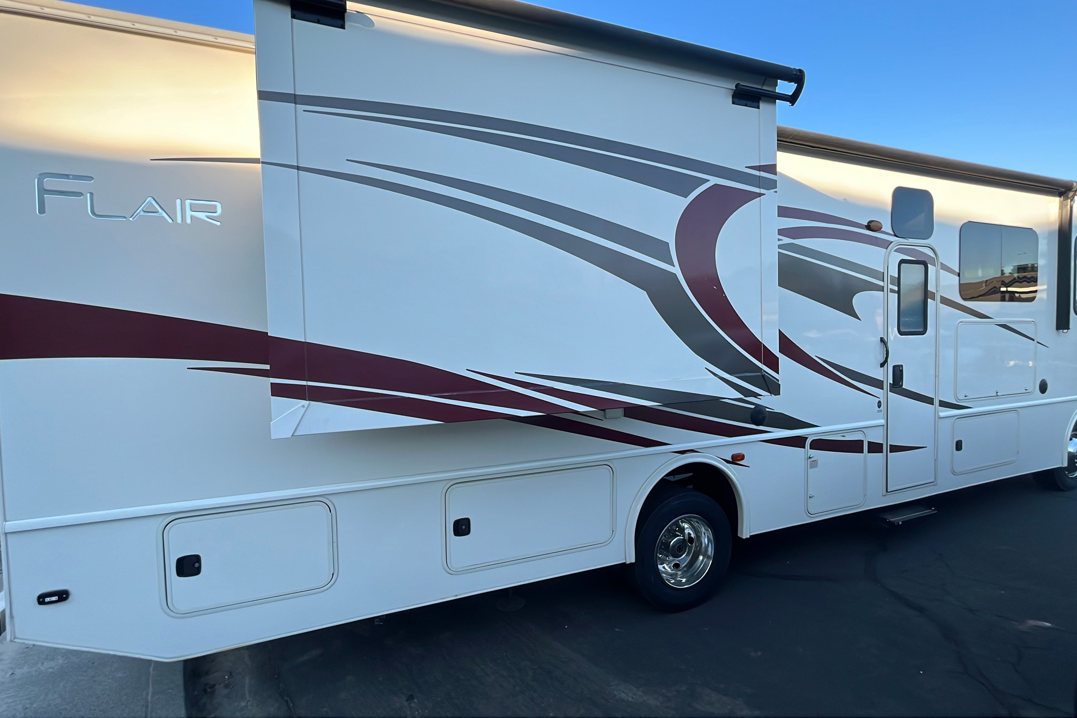Family unit with 2 full-sized bathrooms.