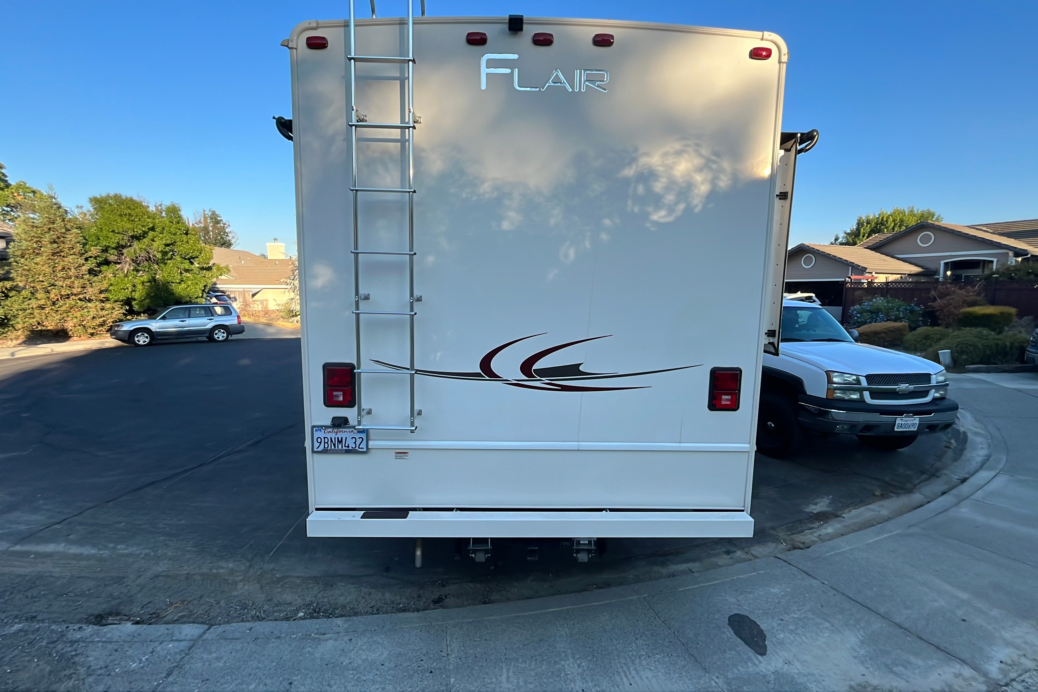 Family unit with 2 full-sized bathrooms.
