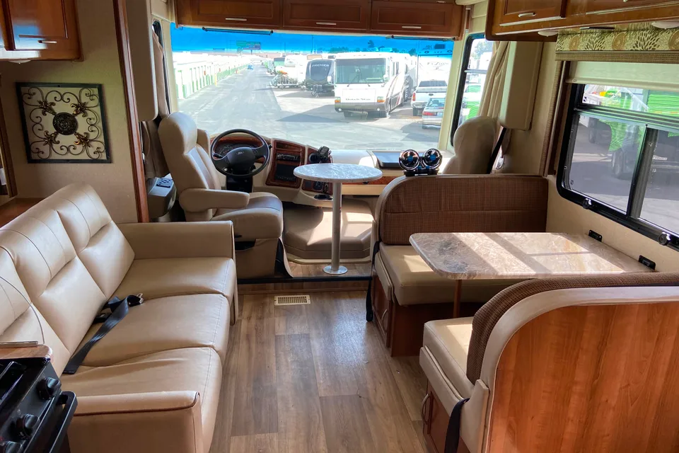 Yasmin & Mike’s Coachmen Pursuit 2019 Class A, fully equipped, impressive  inside and out. MILES*