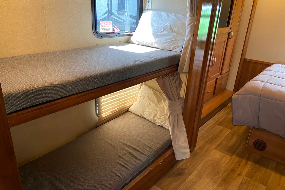 Yasmin & Mike’s Coachmen Pursuit 2019 Class A, fully equipped, impressive  inside and out. MILES*