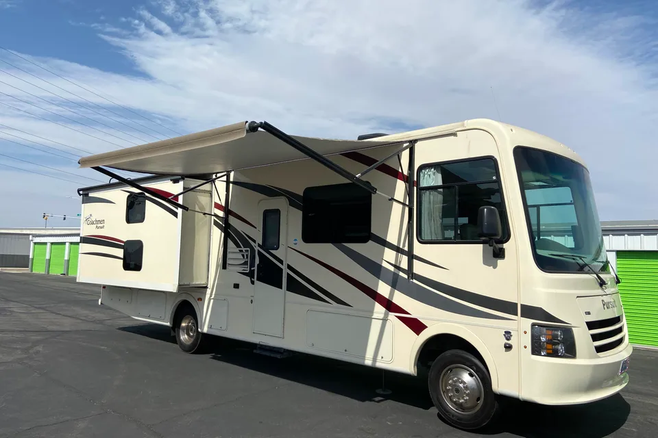 Yasmin & Mike’s Coachmen Pursuit 2019 Class A, fully equipped, impressive  inside and out. MILES*