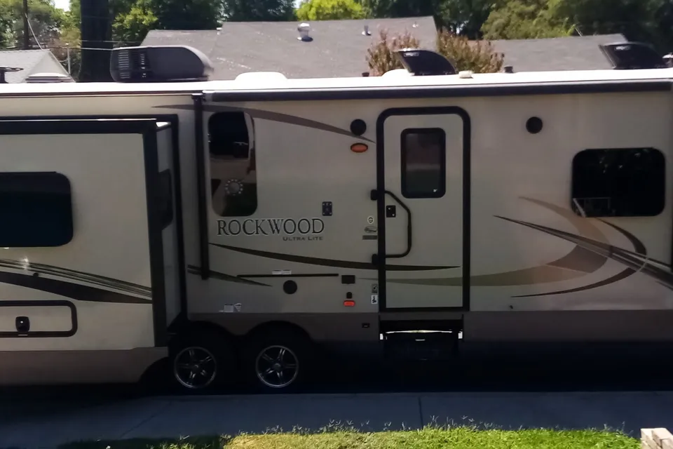 ""ROCKWOOD SOLID"" With A Very Spacious Living Area...
