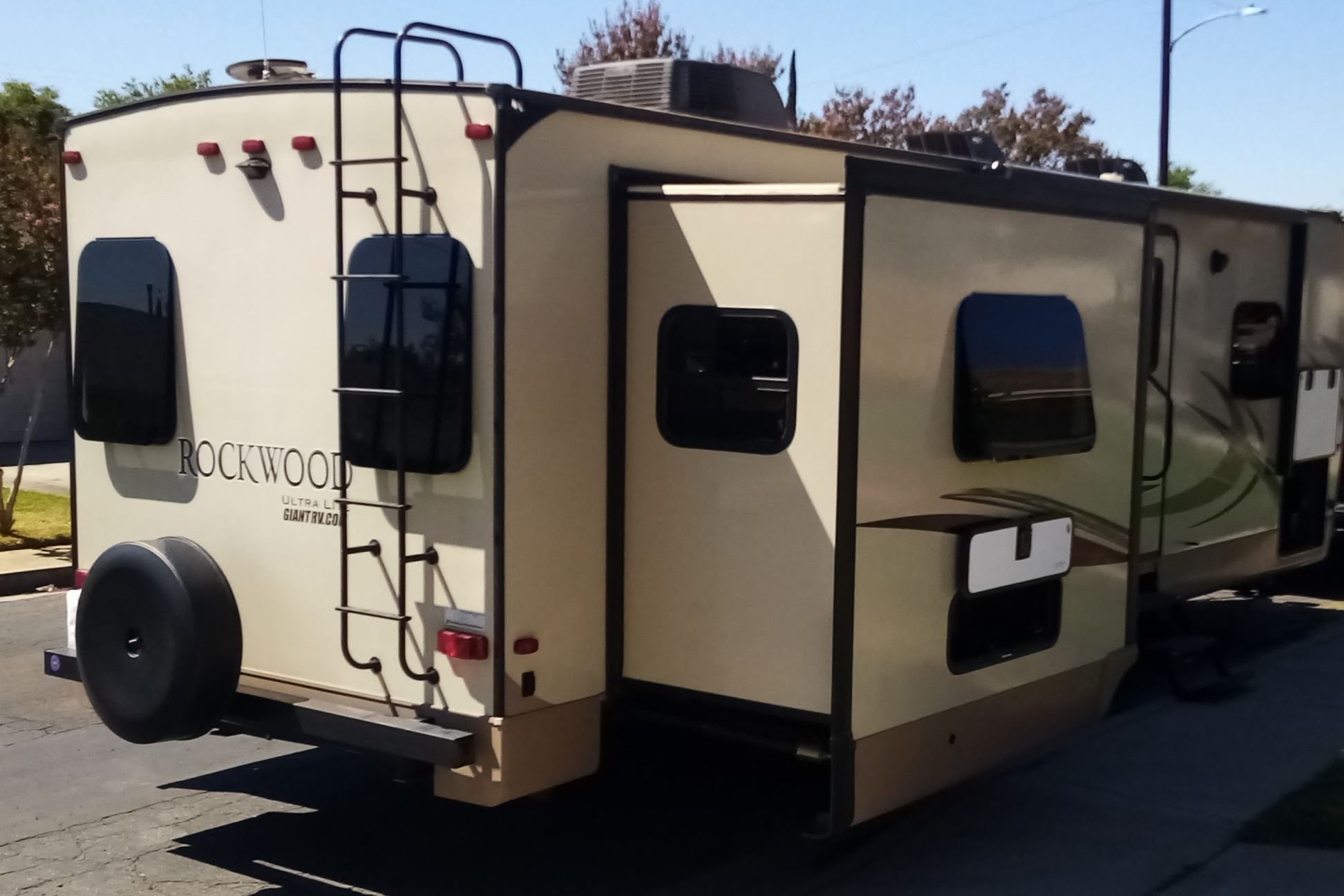""ROCKWOOD SOLID"" With A Very Spacious Living Area...