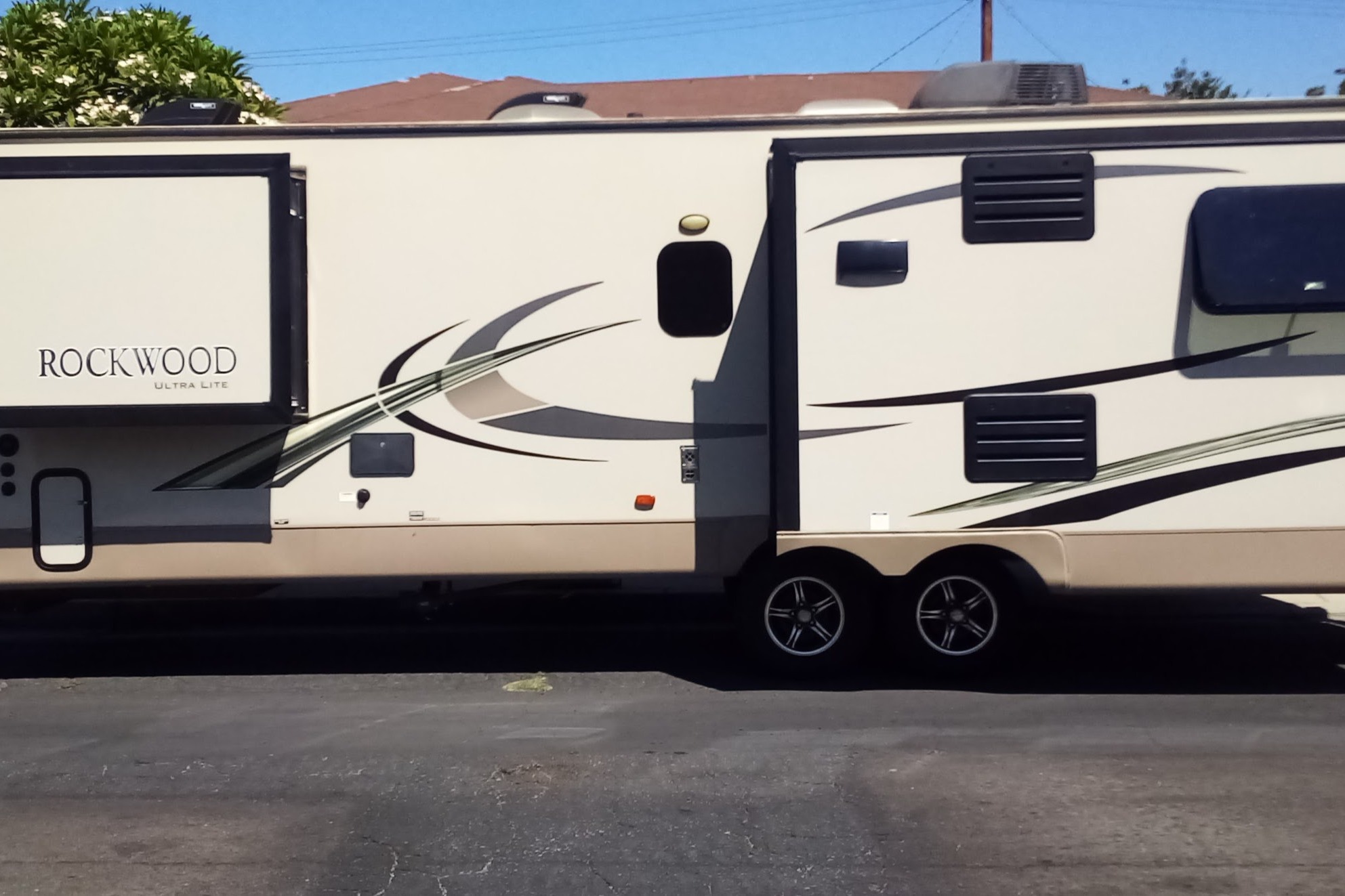 ""ROCKWOOD SOLID"" With A Very Spacious Living Area...