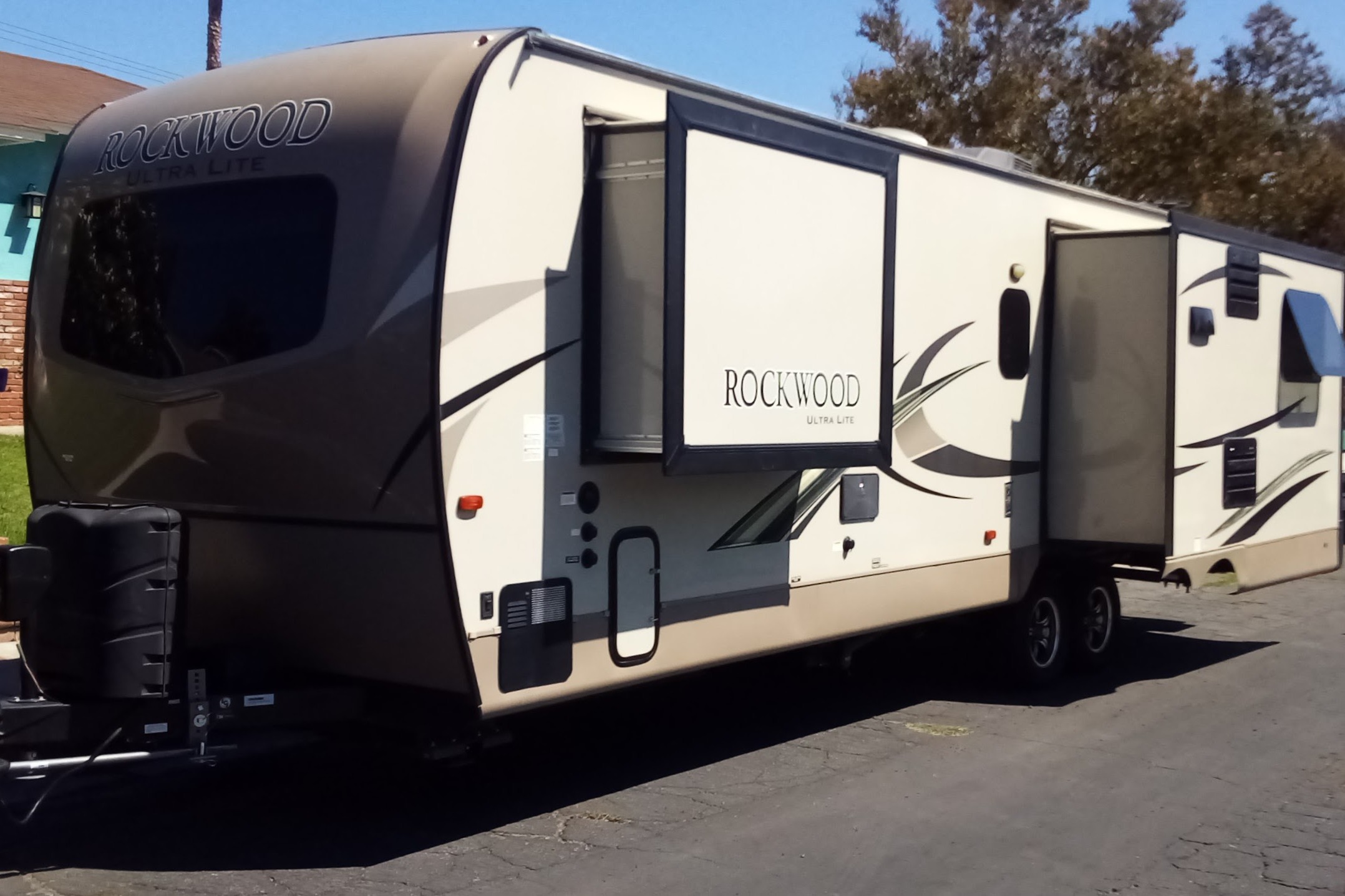 ""ROCKWOOD SOLID"" With A Very Spacious Living Area...