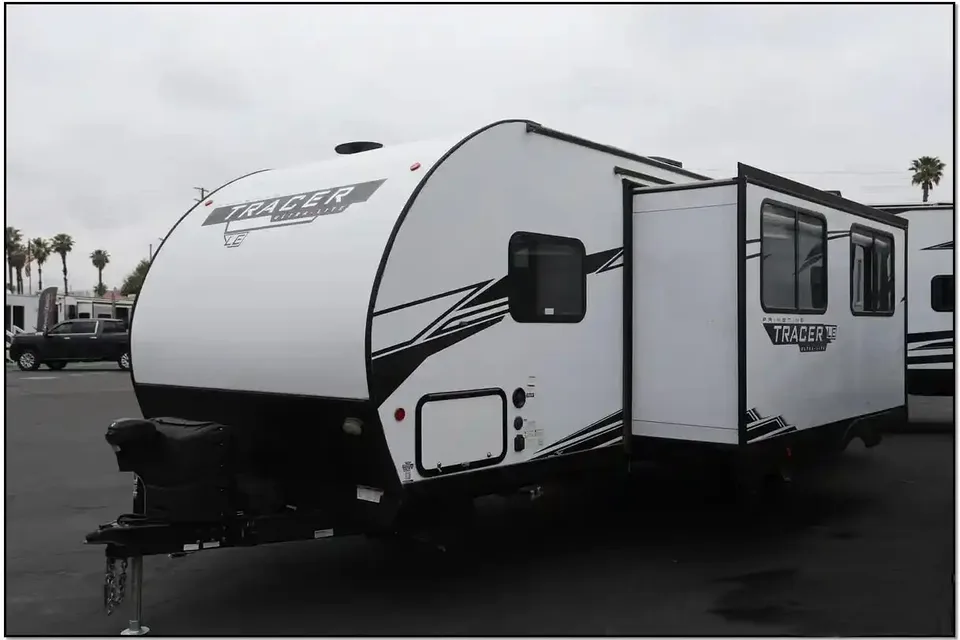 Tracer 260BHSLE - Compact Elegance!