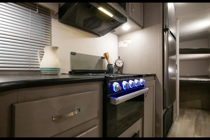 Tracer 260BHSLE - Compact Elegance!