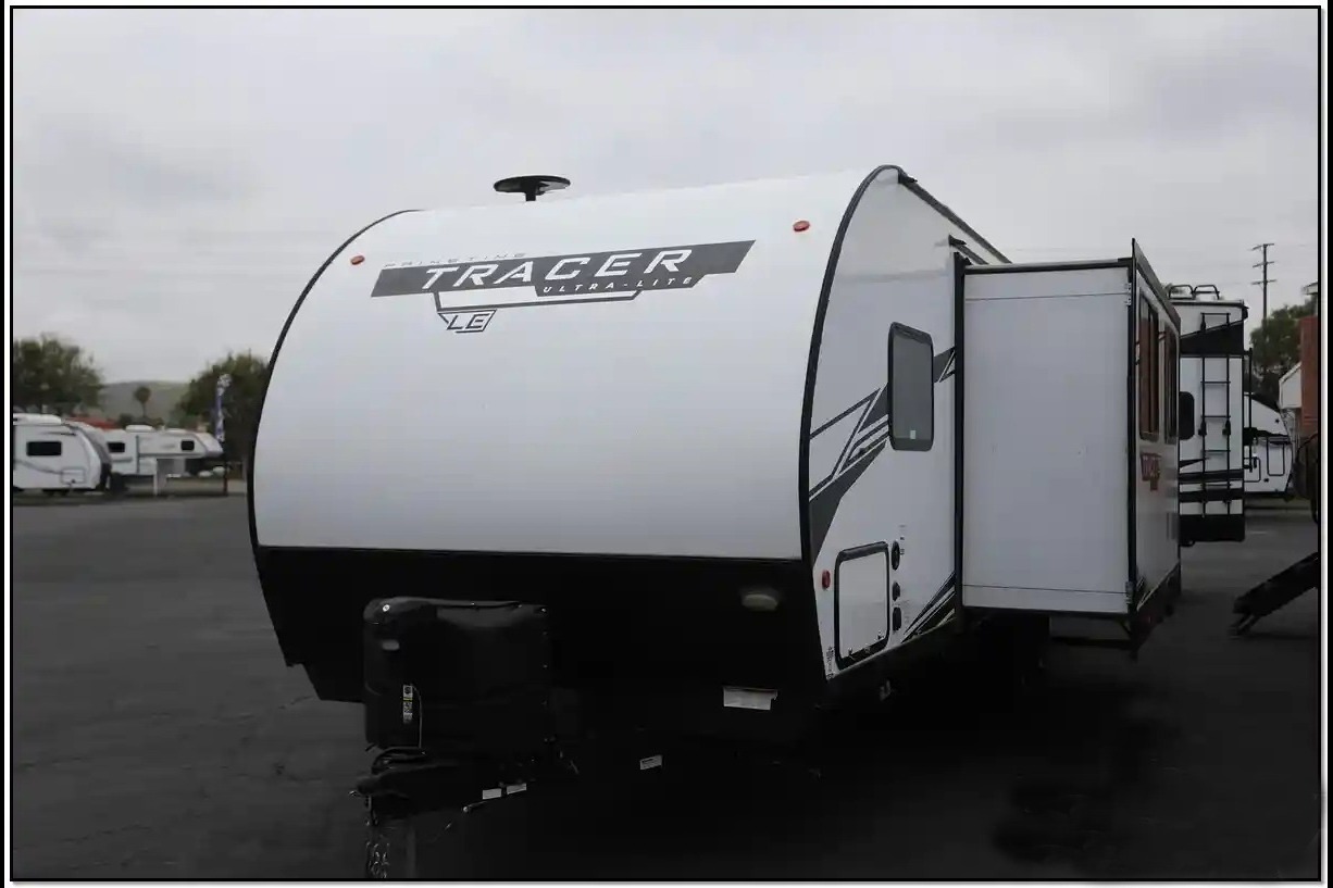 Tracer 260BHSLE - Compact Elegance!