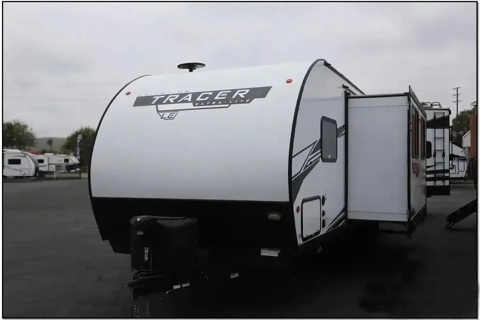 Tracer 260BHSLE - Compact Elegance!