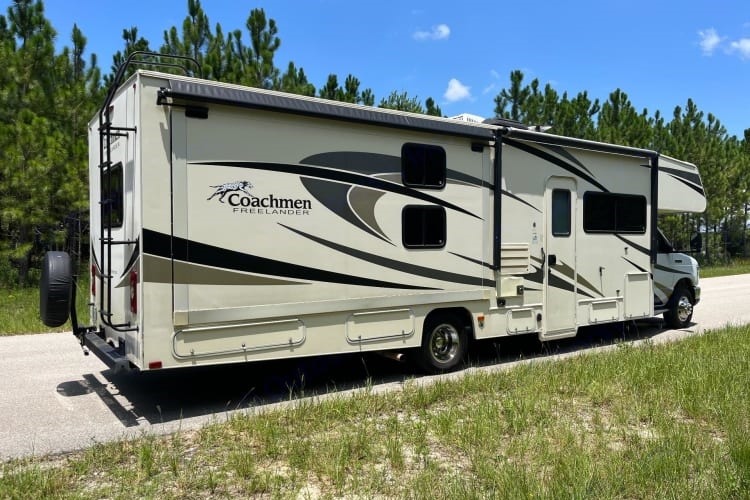 32' Bunkhouse w/ WiFi - Your Home Away From Home