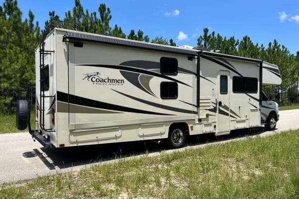 32' Bunkhouse w/ WiFi - Your Home Away From Home
