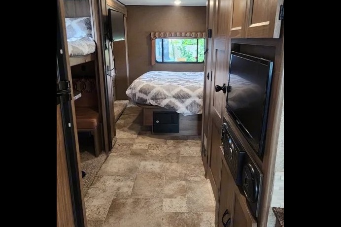 32' Bunkhouse w/ WiFi - Your Home Away From Home