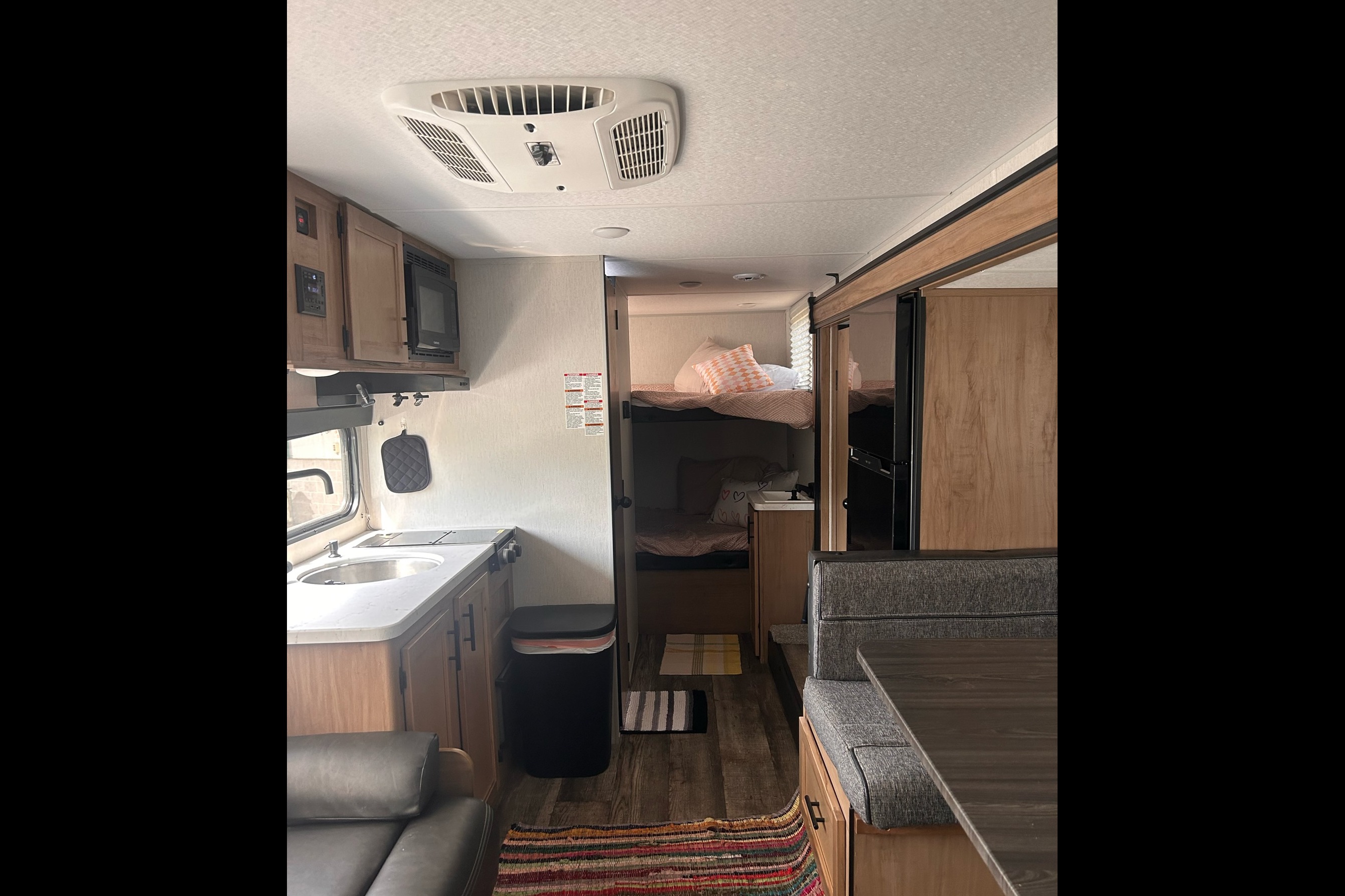 Spacious Wolfpup w/ Bunkbeds and Queen bed