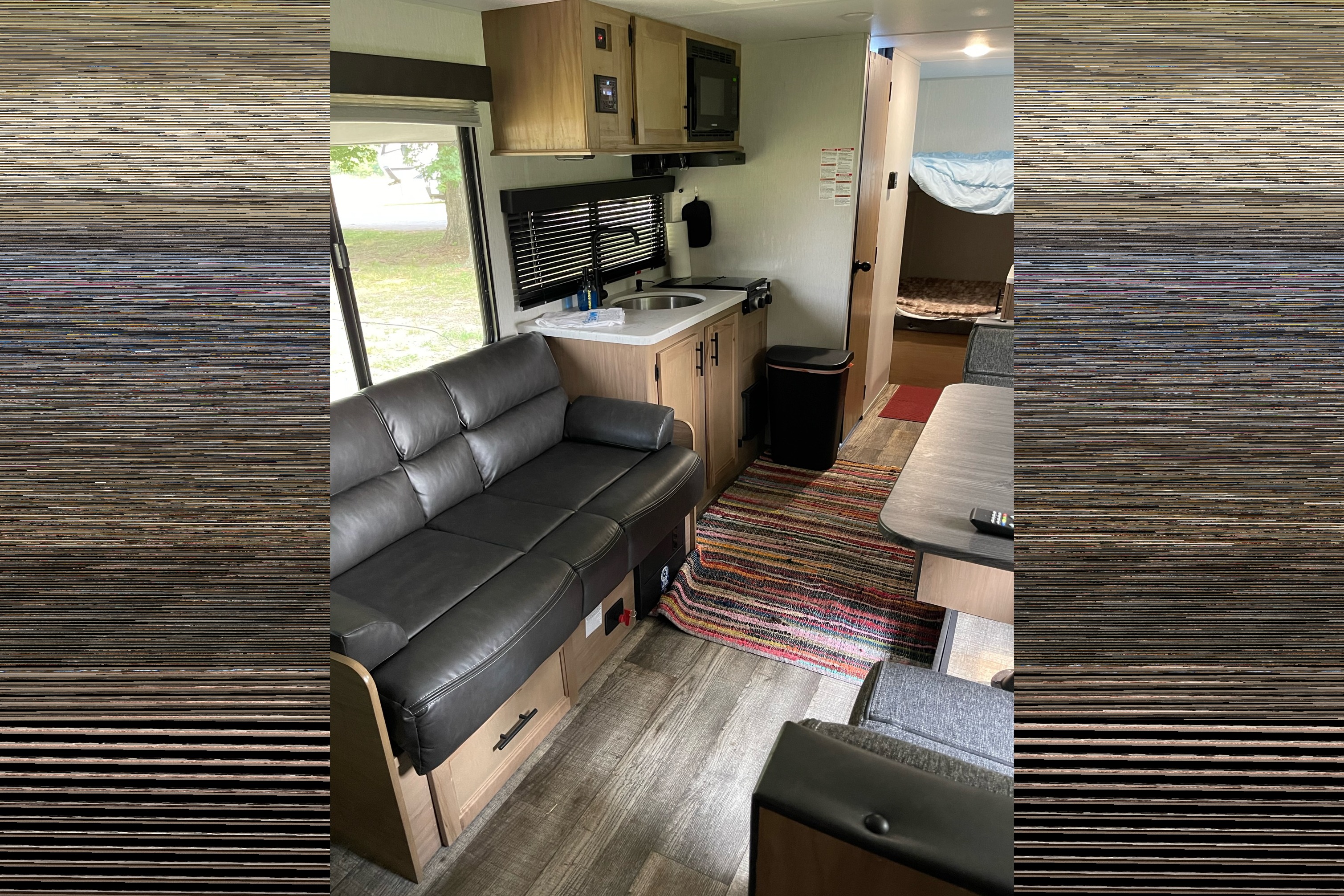Spacious Wolfpup w/ Bunkbeds and Queen bed