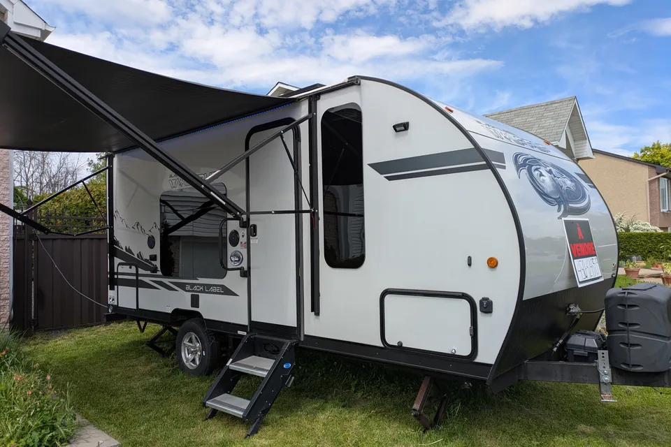 Wolf Pup 16FQBL - pour une escapade en couple.