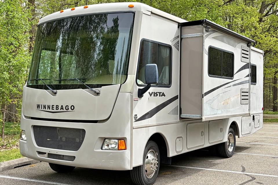 Ed's Winnebago Vista 26HE Class A