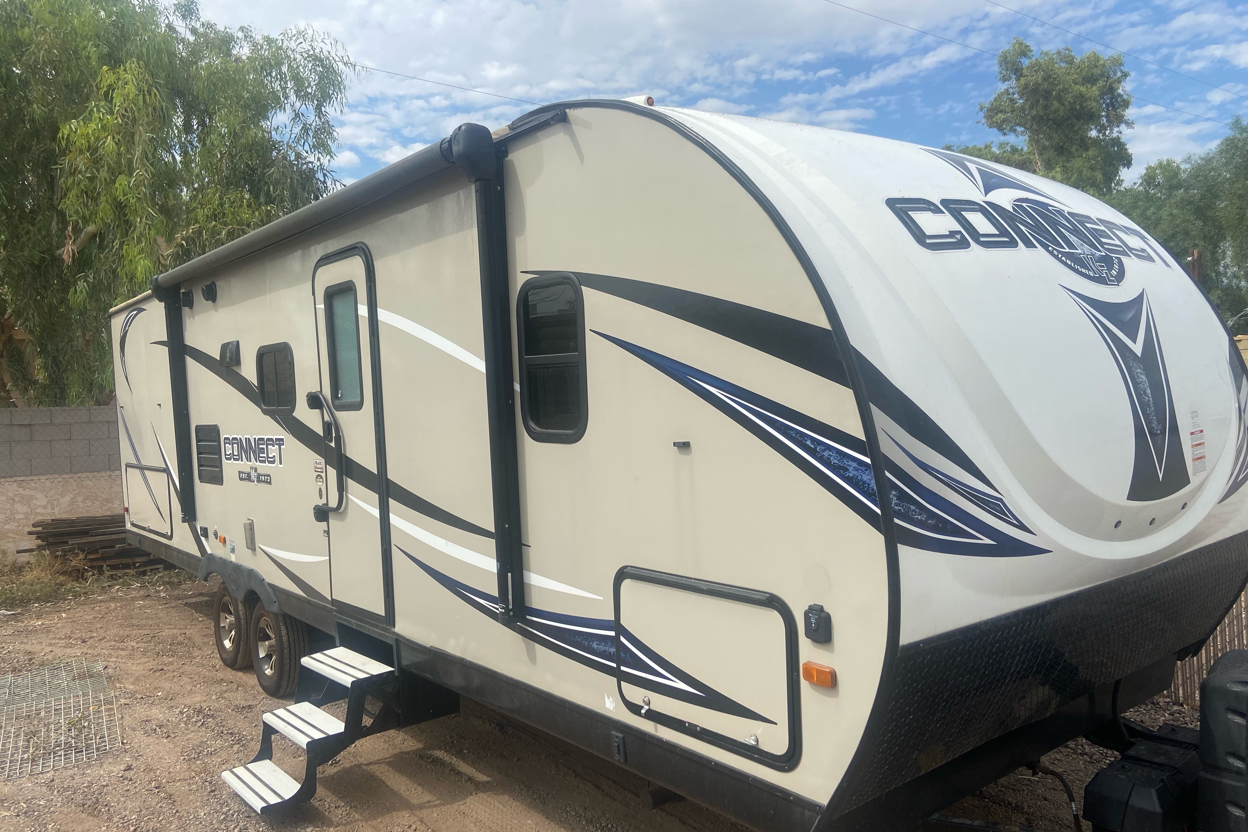 Very Cozy & Beautiful Trailer Sleeps Up To 10 People!