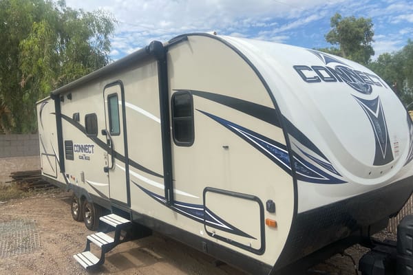 Very Cozy & Beautiful Trailer Sleeps Up To 10 People!