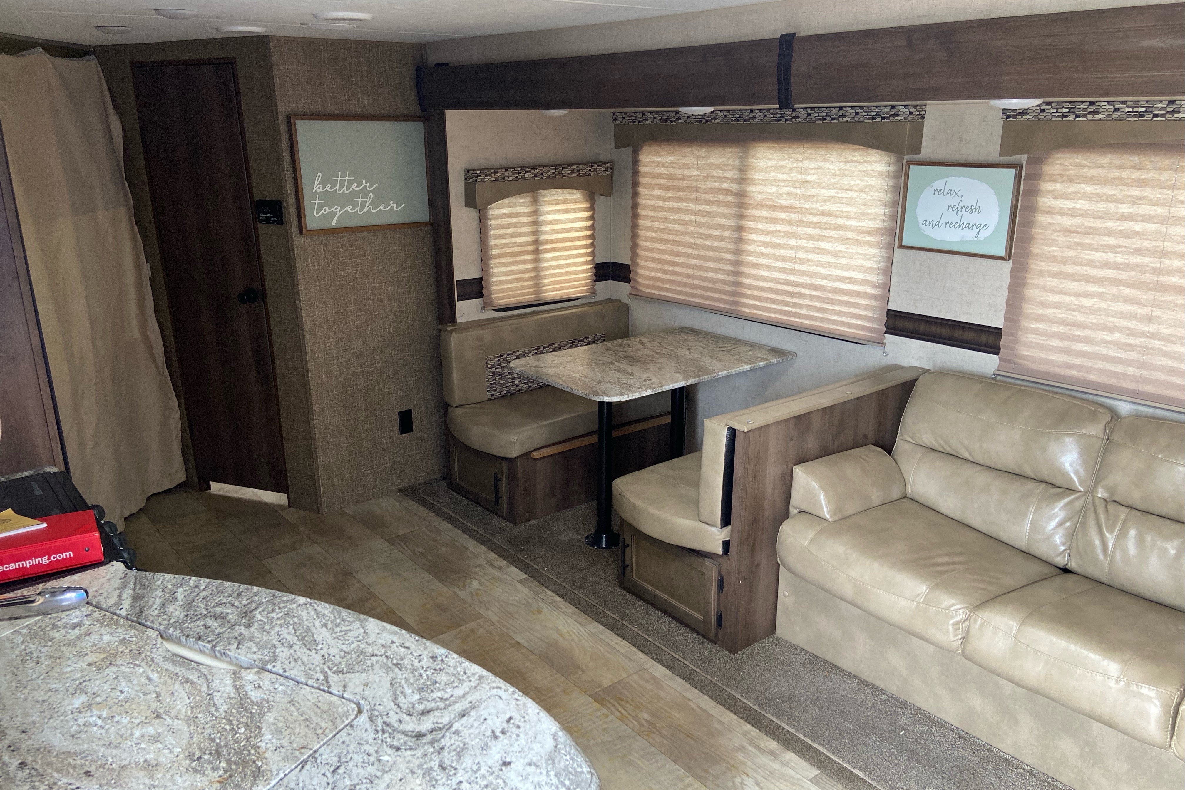 Very Cozy & Beautiful Trailer Sleeps Up To 10 People!