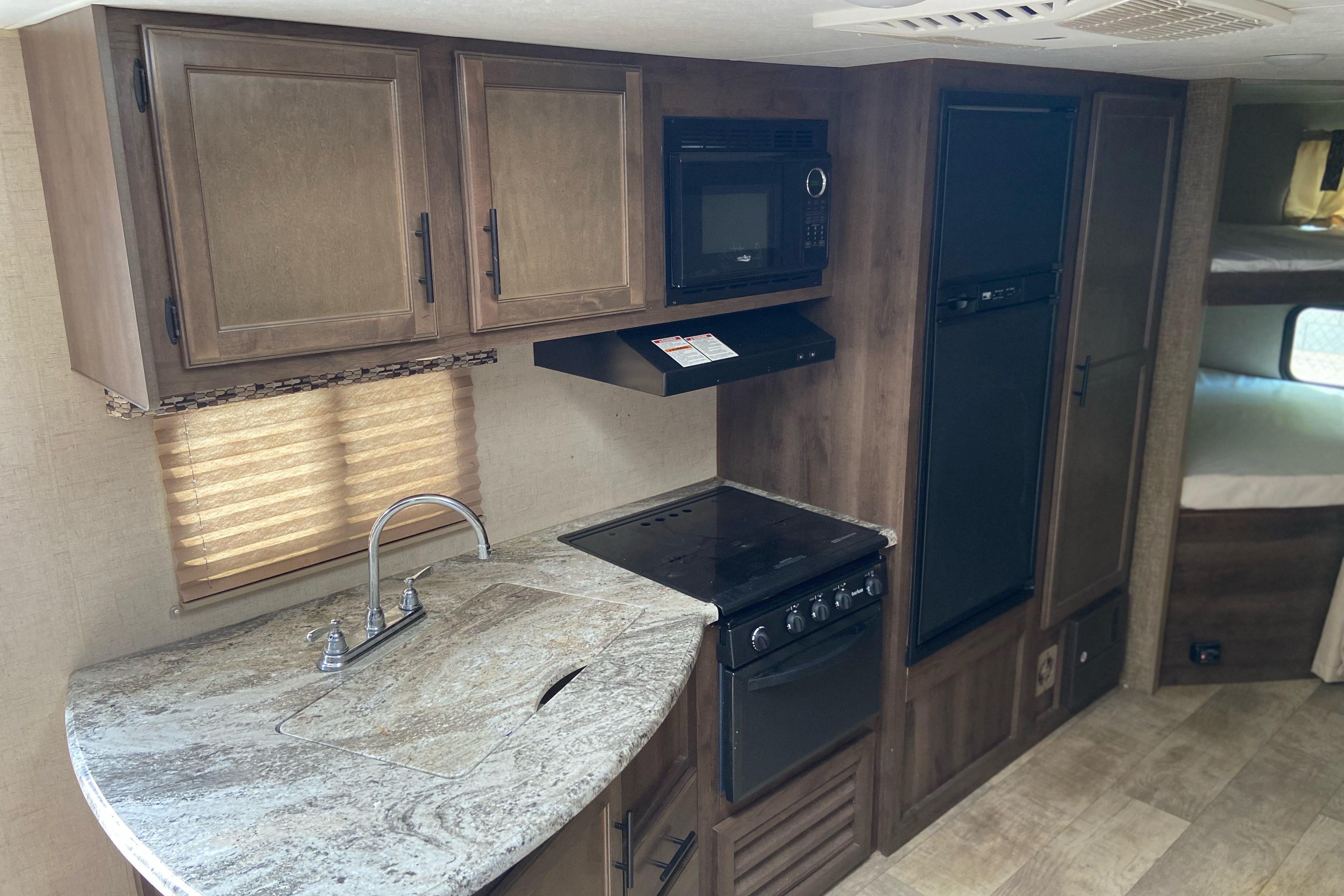 Very Cozy & Beautiful Trailer Sleeps Up To 10 People!