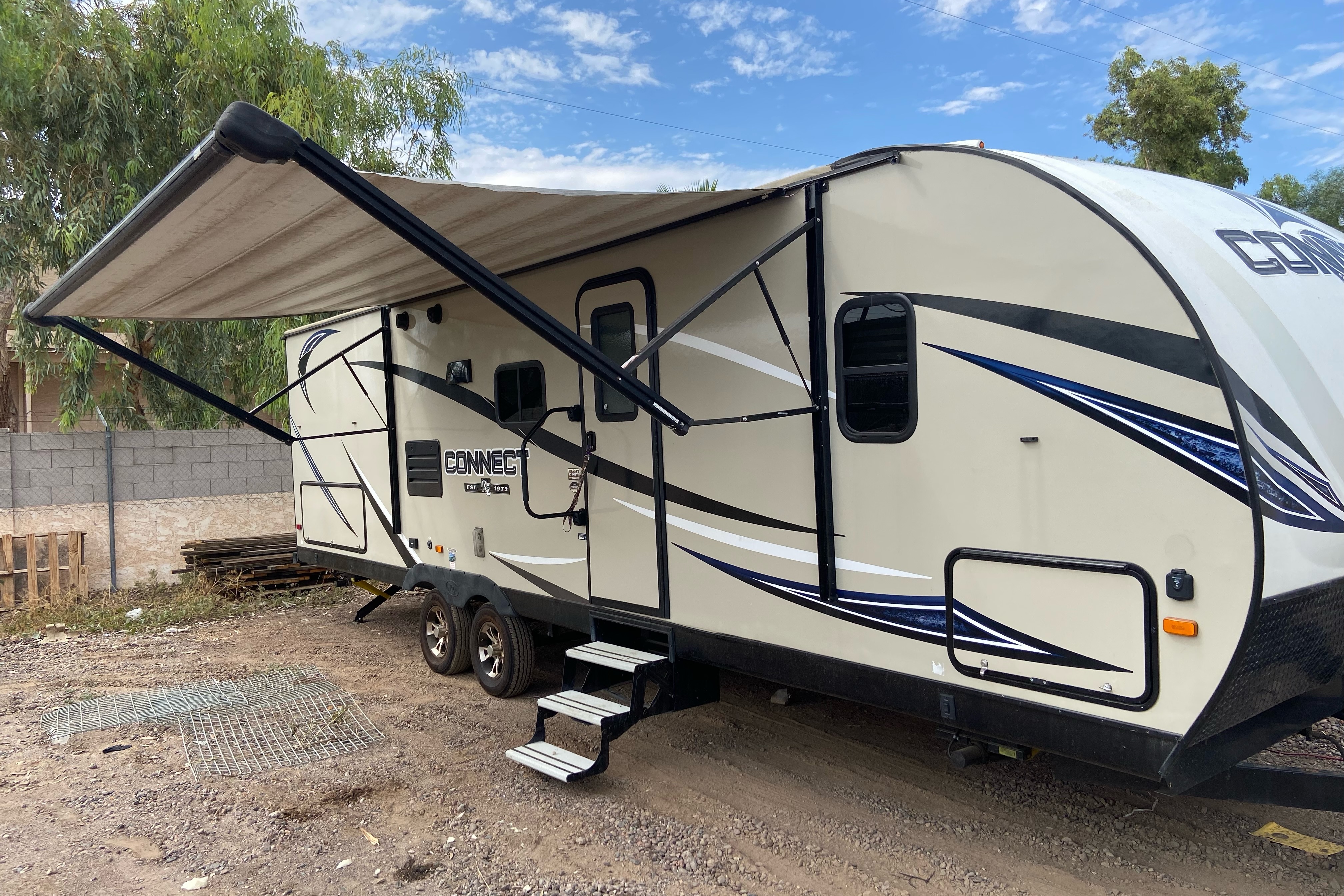 Very Cozy & Beautiful Trailer Sleeps Up To 10 People!